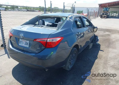 2018 Toyota Corolla Le z USA, uszkodzony, nr VIN 2T1BURHE9JC077152